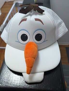 New With Tags Disney White Olaf Plush Nose Trucker Hat